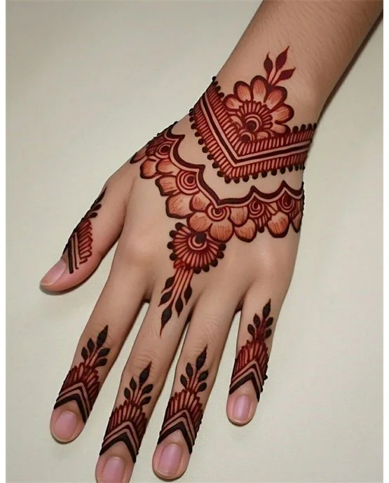 Paisley And Mesh Timeless Back Hand Mehndi Design Design